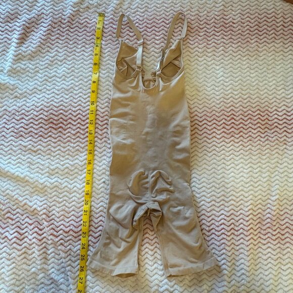 Skims Seamless Sculpt Mid-Thigh Shapewear Clay Bodysuit - Size Large / X-Large - Picture 4 of 5